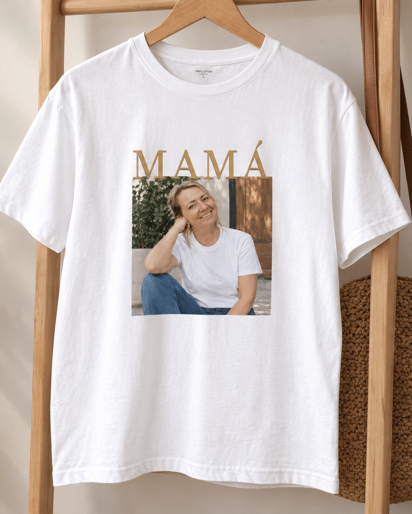 👩‍👧✨ Remera “Mamá en Dorado” – Personalizá con su foto
