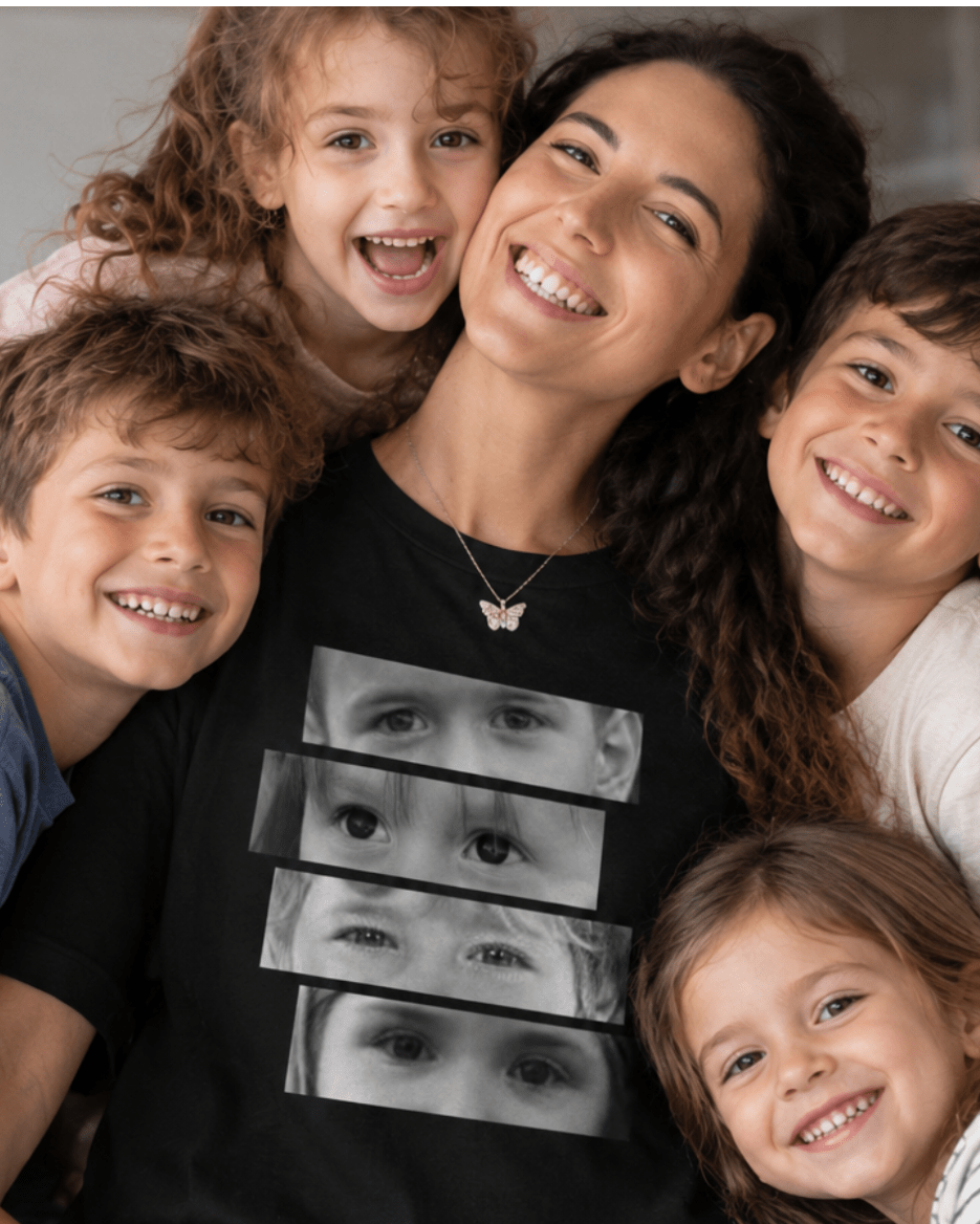 Remera negra personalizada para mamá con los ojos de sus cuatro hijos en blanco y negro