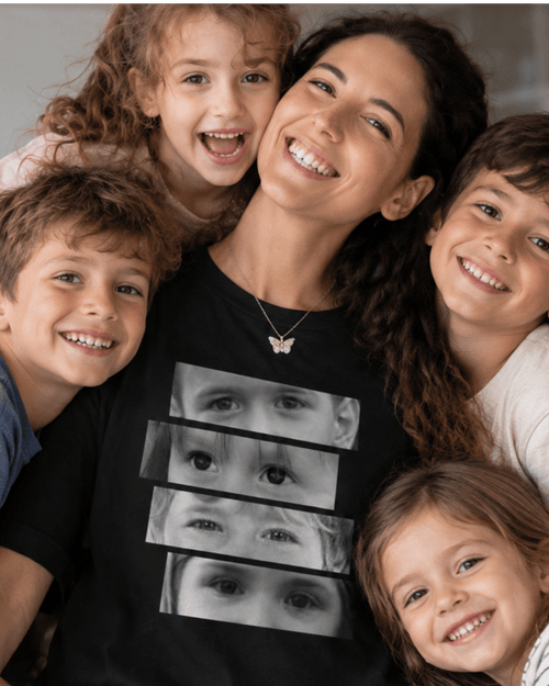 Remera negra personalizada para mamá con los ojos de sus cuatro hijos en blanco y negro