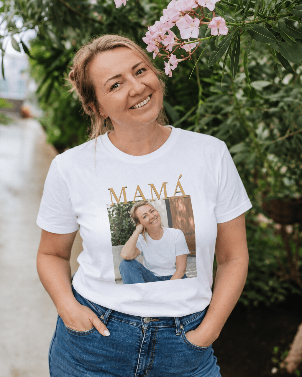 👩‍👧✨ Remera “Mamá en Dorado” – Personalizá con su foto