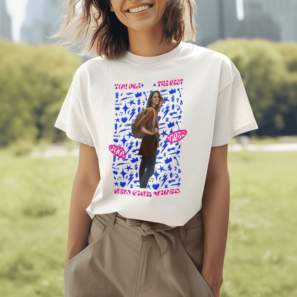Remera Personalizada con Foto fondo removido y textos - Y2K Retro KPOP Doodle Style