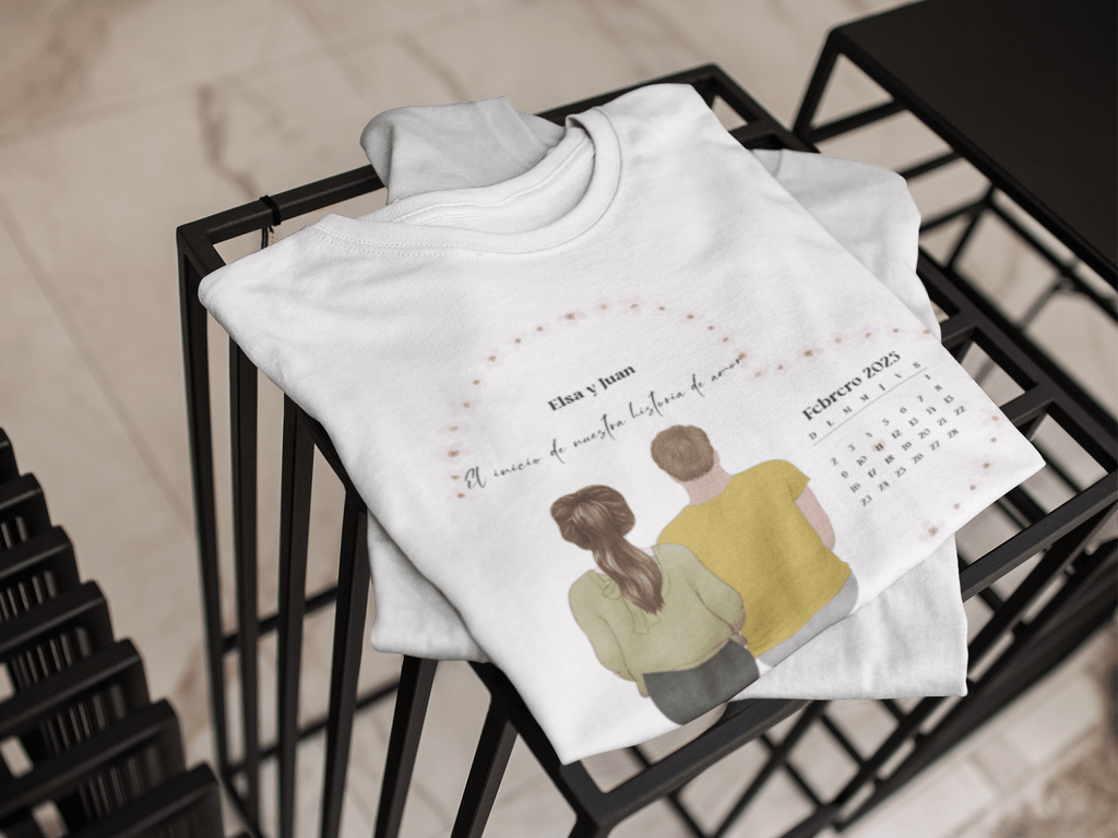 El Día que Nos Conocimos – Remera Personalizada con Tu Fecha, Pareja y Cliparts Especiales