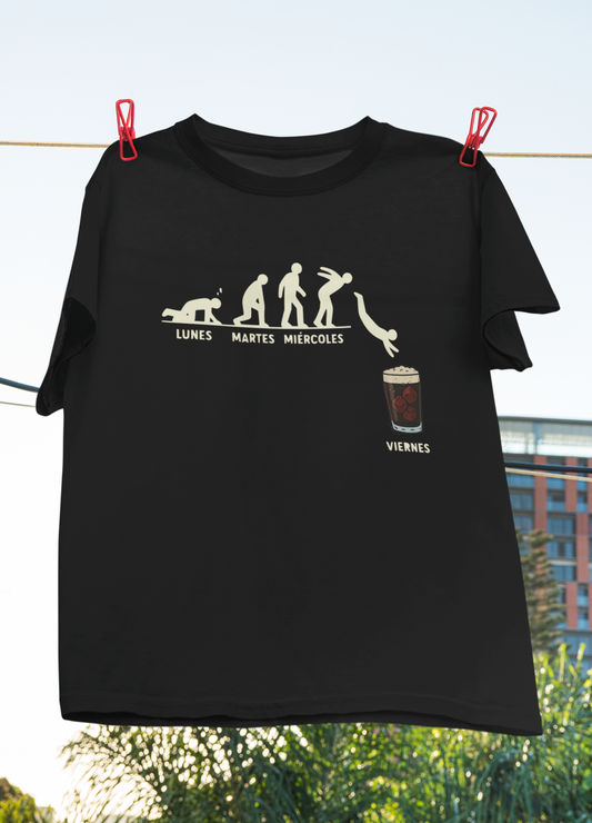 🍻 Evolución hacia el Viernes – Remera Unisex Personalizada