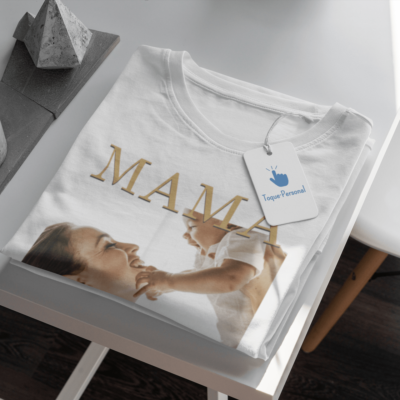 👩‍👧✨ Remera “Mamá en Dorado” – Personalizá con su foto
