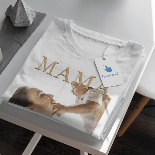 👩‍👧✨ Remera “Mamá en Dorado” – Personalizá con su foto