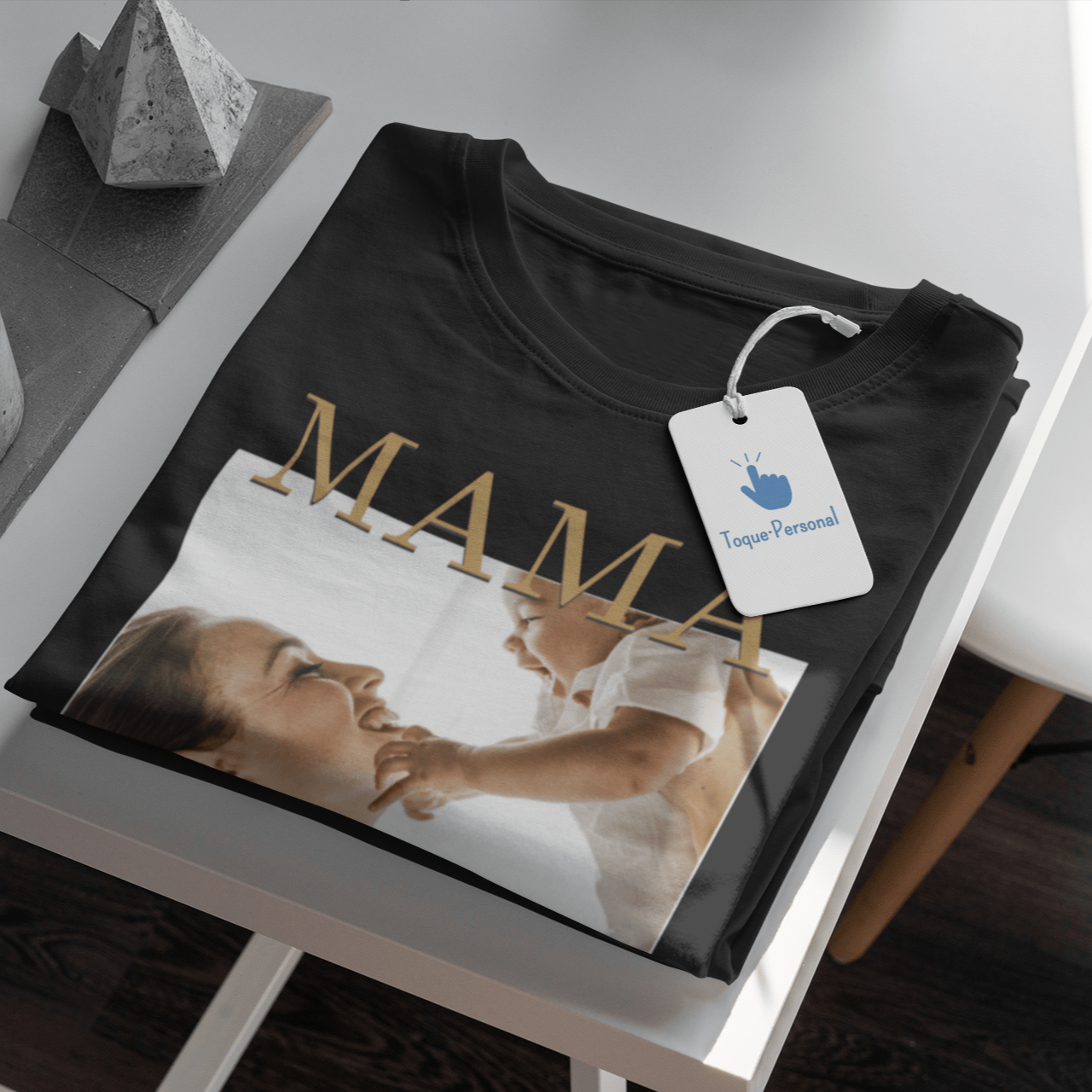 👩‍👧✨ Remera “Mamá en Dorado” – Personalizá con su foto