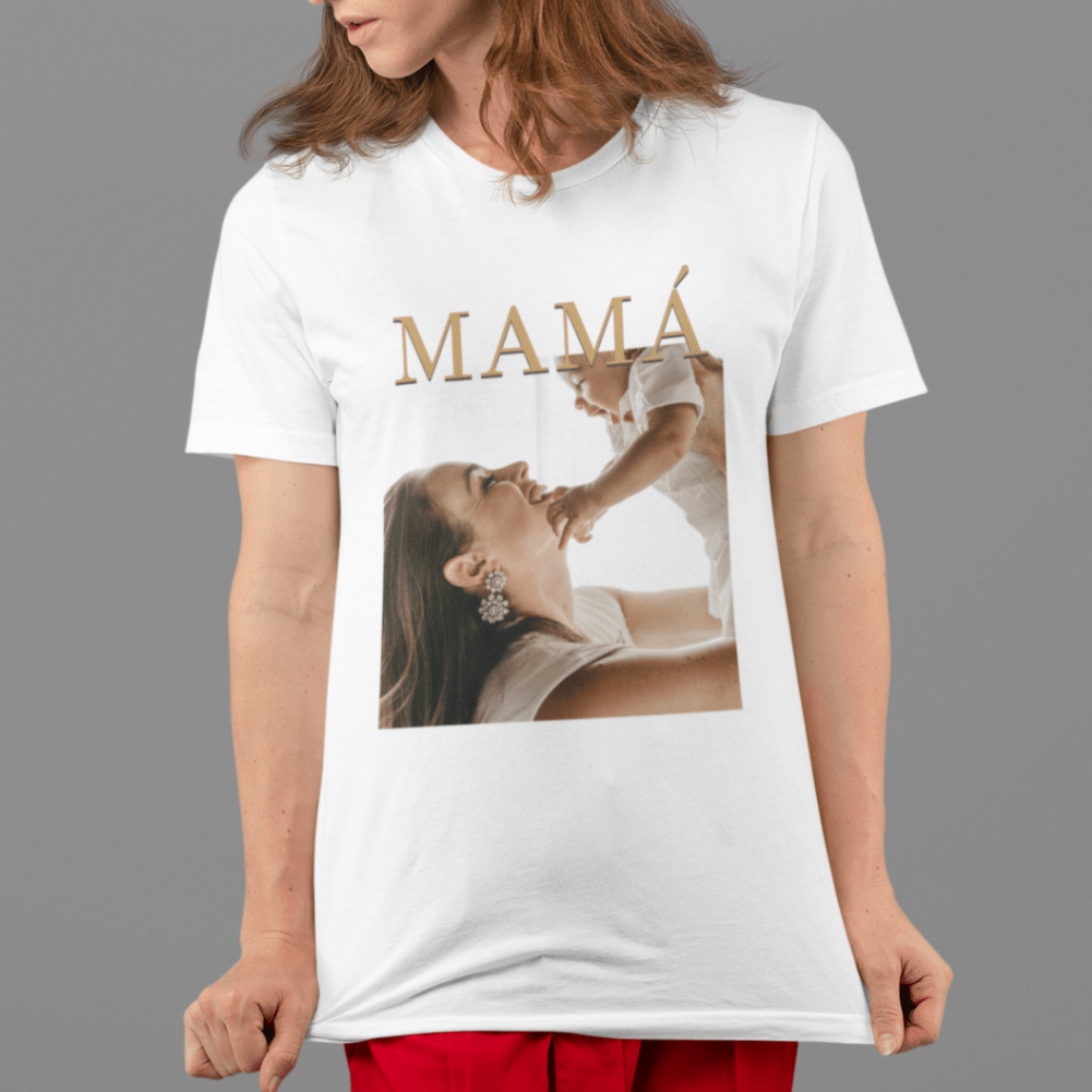 👩‍👧✨ Remera “Mamá en Dorado” – Personalizá con su foto